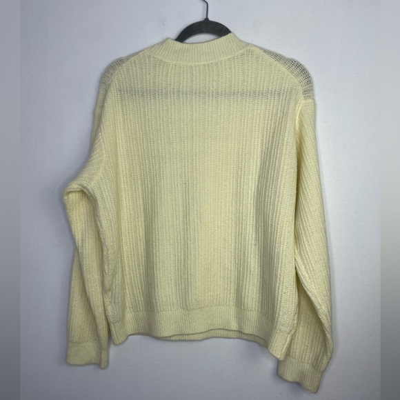 UNIQLO plush soft buttery cream sweater - Picture 7 of 7